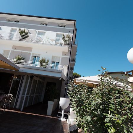 Hotel Ronchi Червія Екстер'єр фото